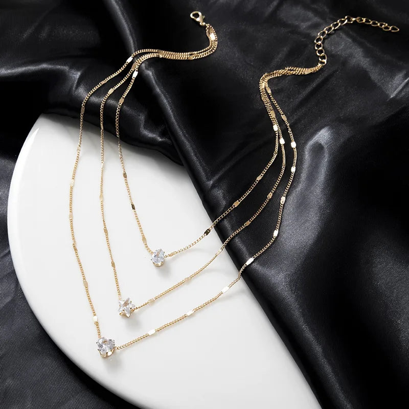 Collier Multicouche à Triple Pendentif Doré