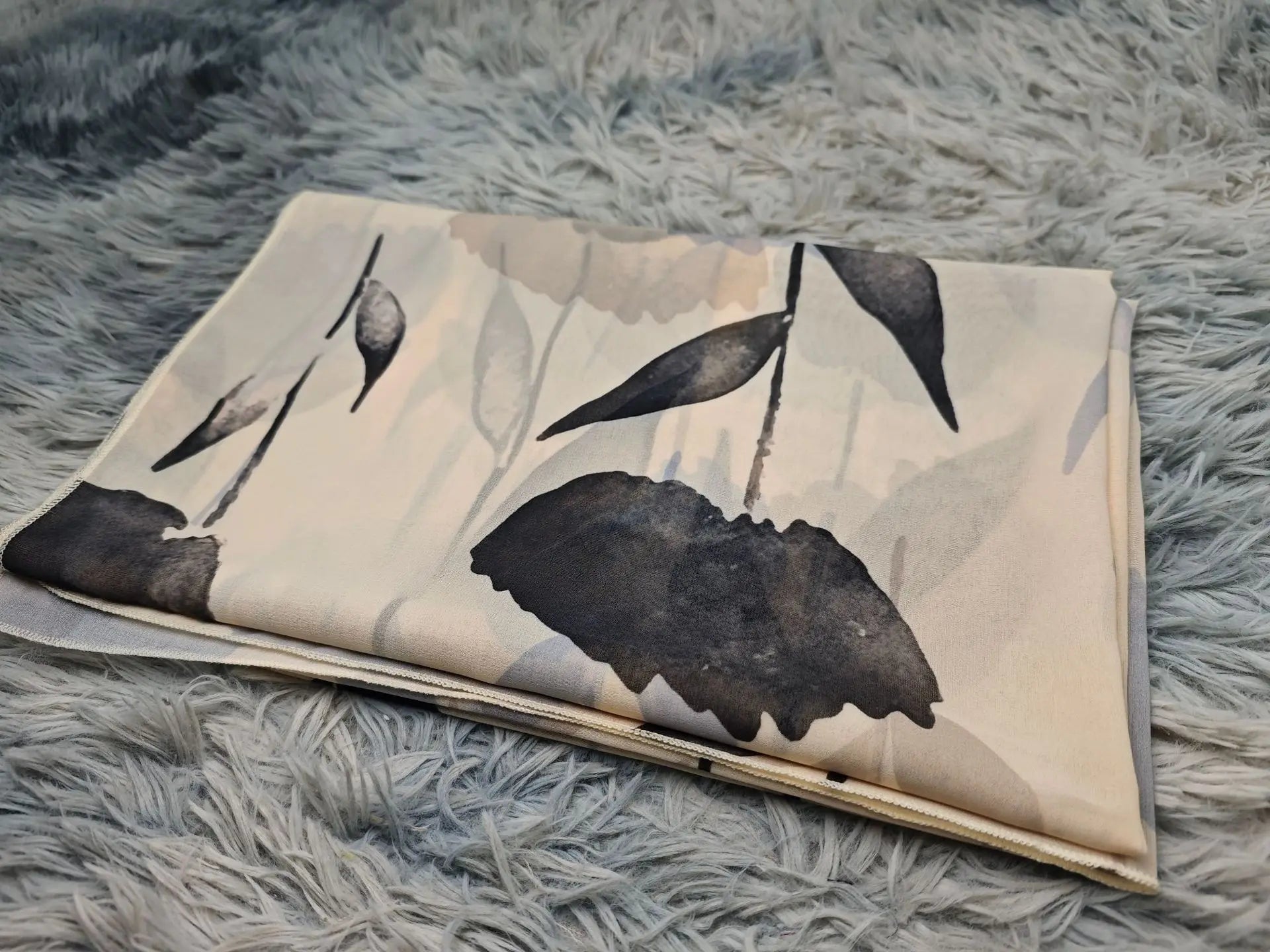 Kimono Abaya à Fleurs Noires de qualité