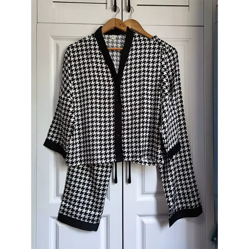 Kimono Satin Noir Pyjama Stylé Chic