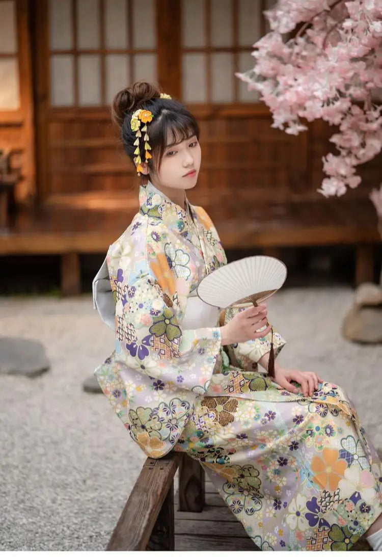 Kimono Japonais à Imprimé Floral Élégant Blanc