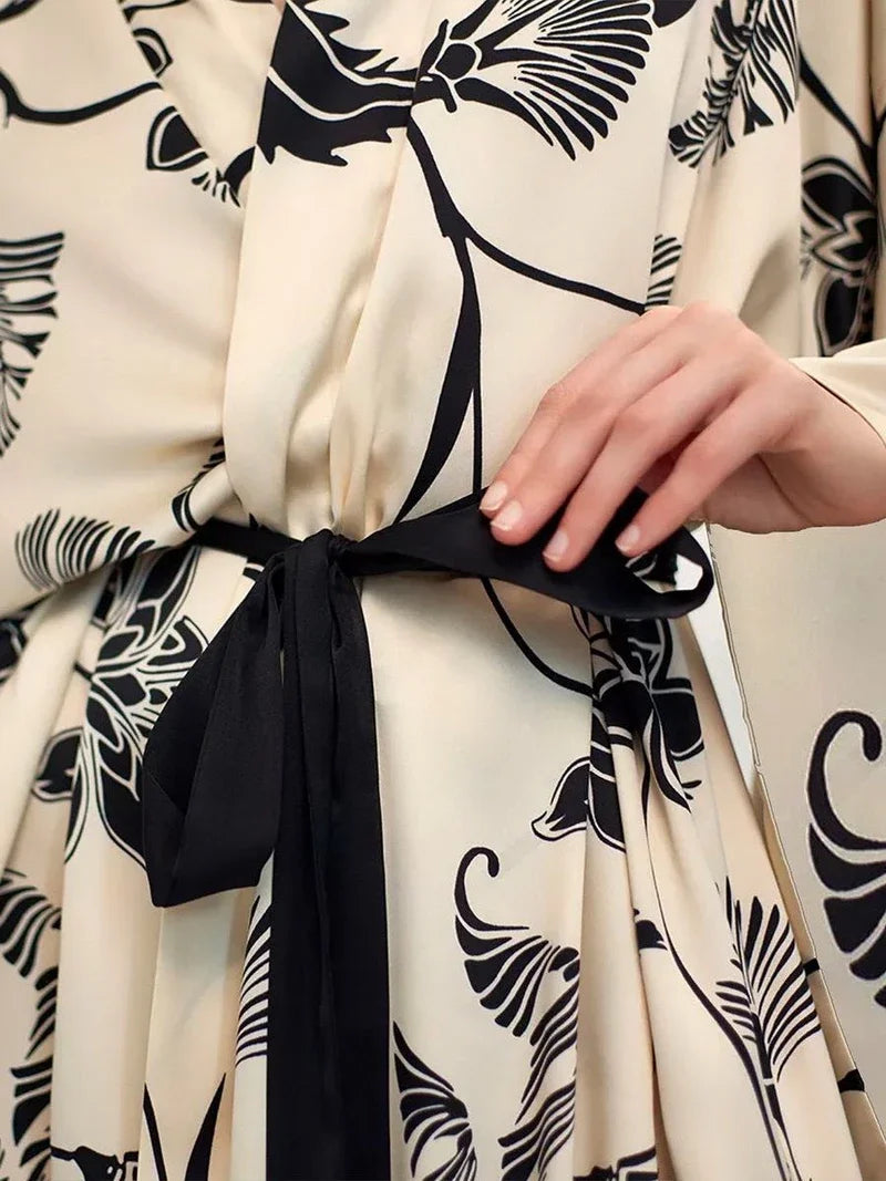 Kimono Fleuri Long Noir et Blanc léger