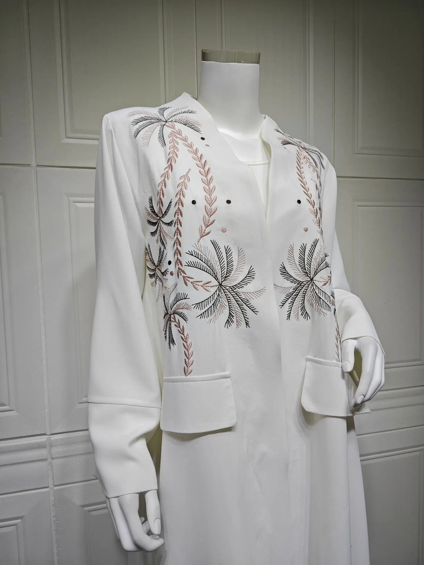 Kimono Abaya Blanc Brodé Luxueux de qualité