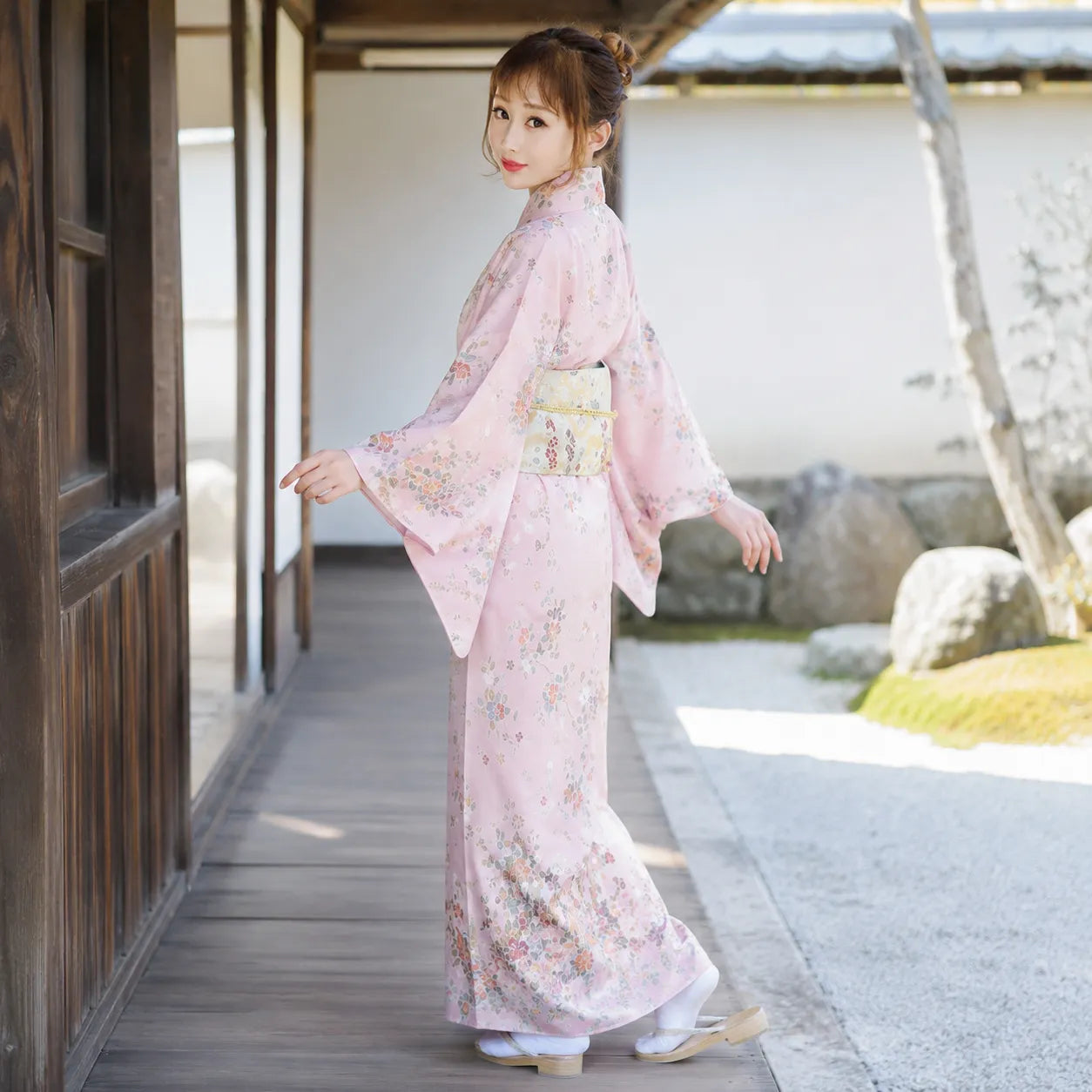 Kimono Japonais Femme Rose Fleuri