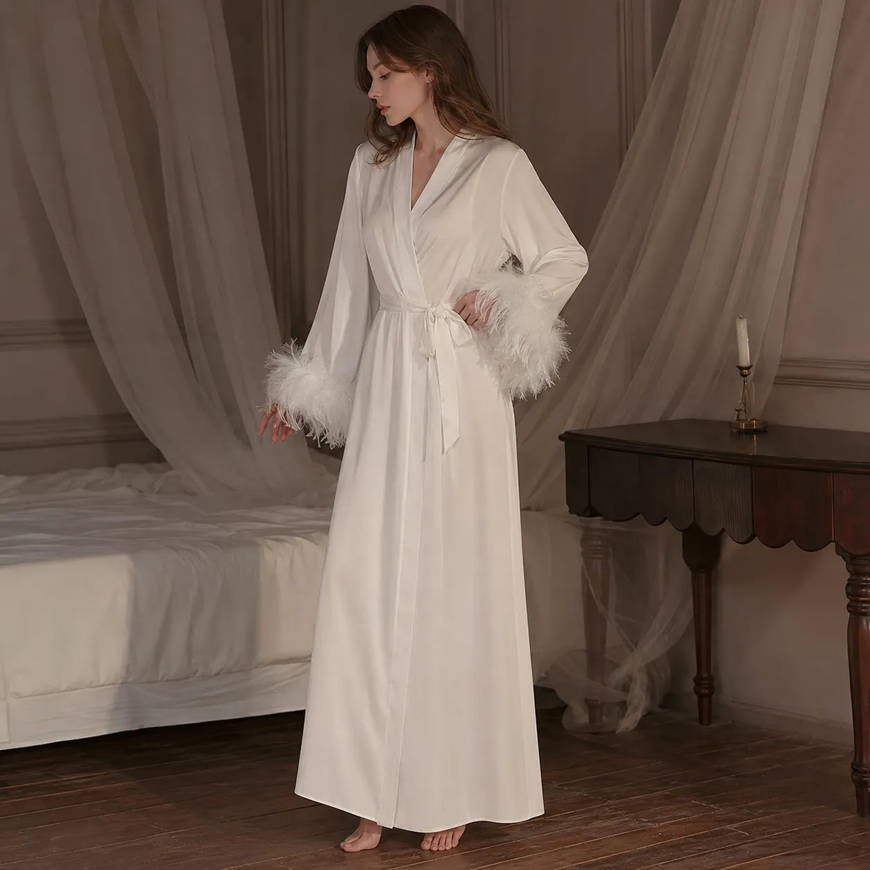 Robe Kimono Blanche à Plumes
