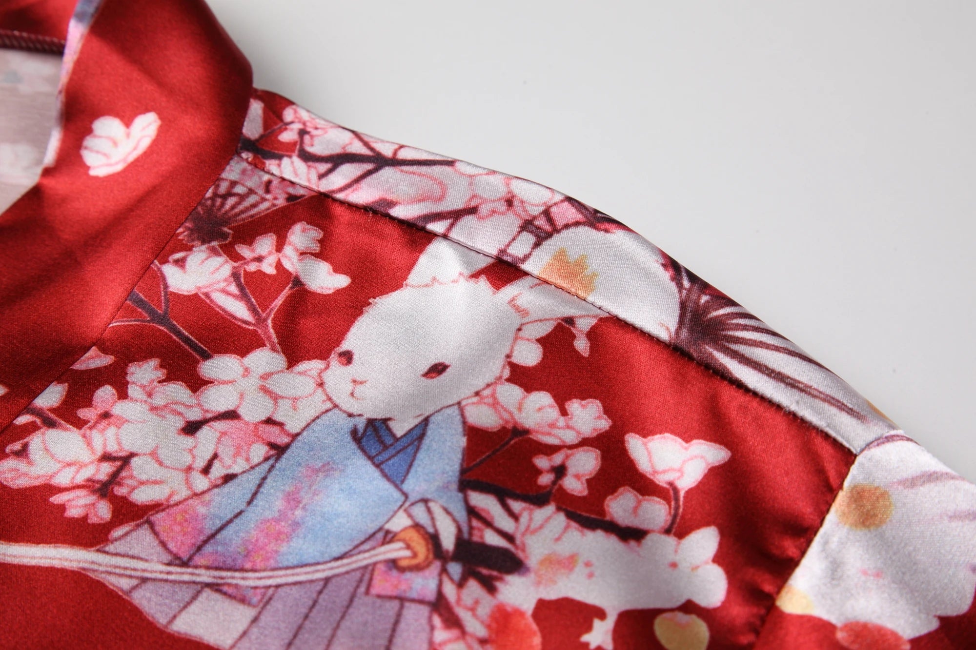 Peignoir Kimono Rouge Sakura motif floral

