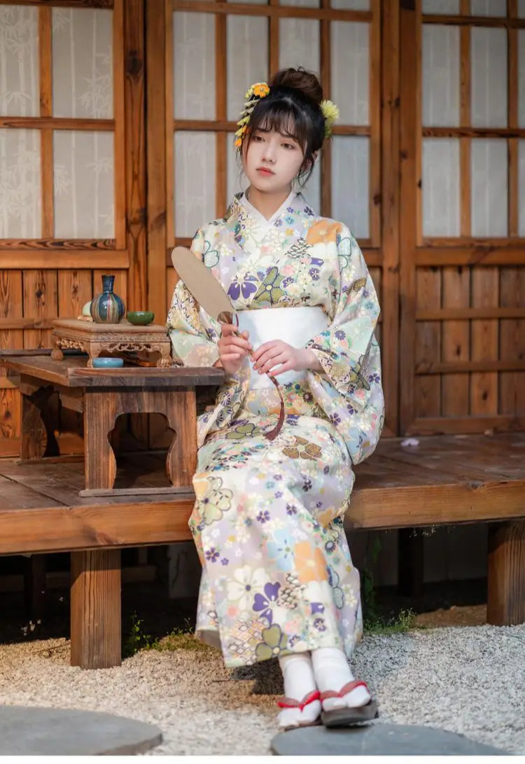 Kimono Japonais à Imprimé Floral Élégant